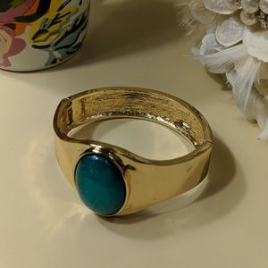 💙 NWOT Gold & Turquoise Bangle Bracelet